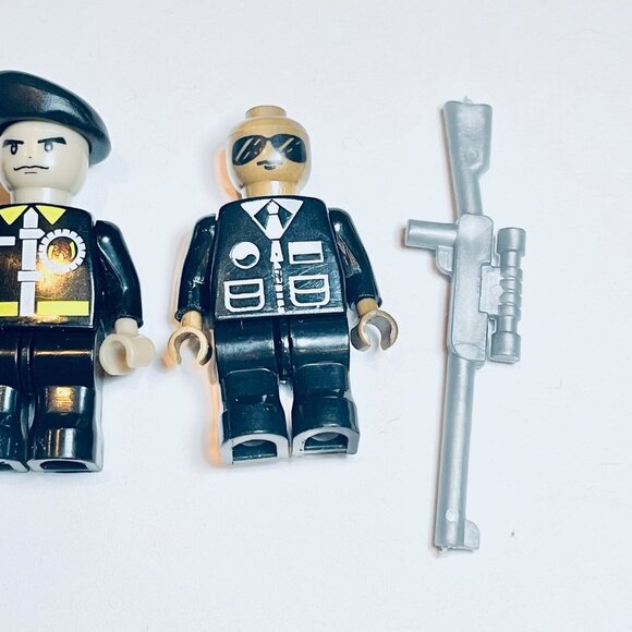 Lot of 3 Police Minifigures with gear and uniform - Picture 5 of 10